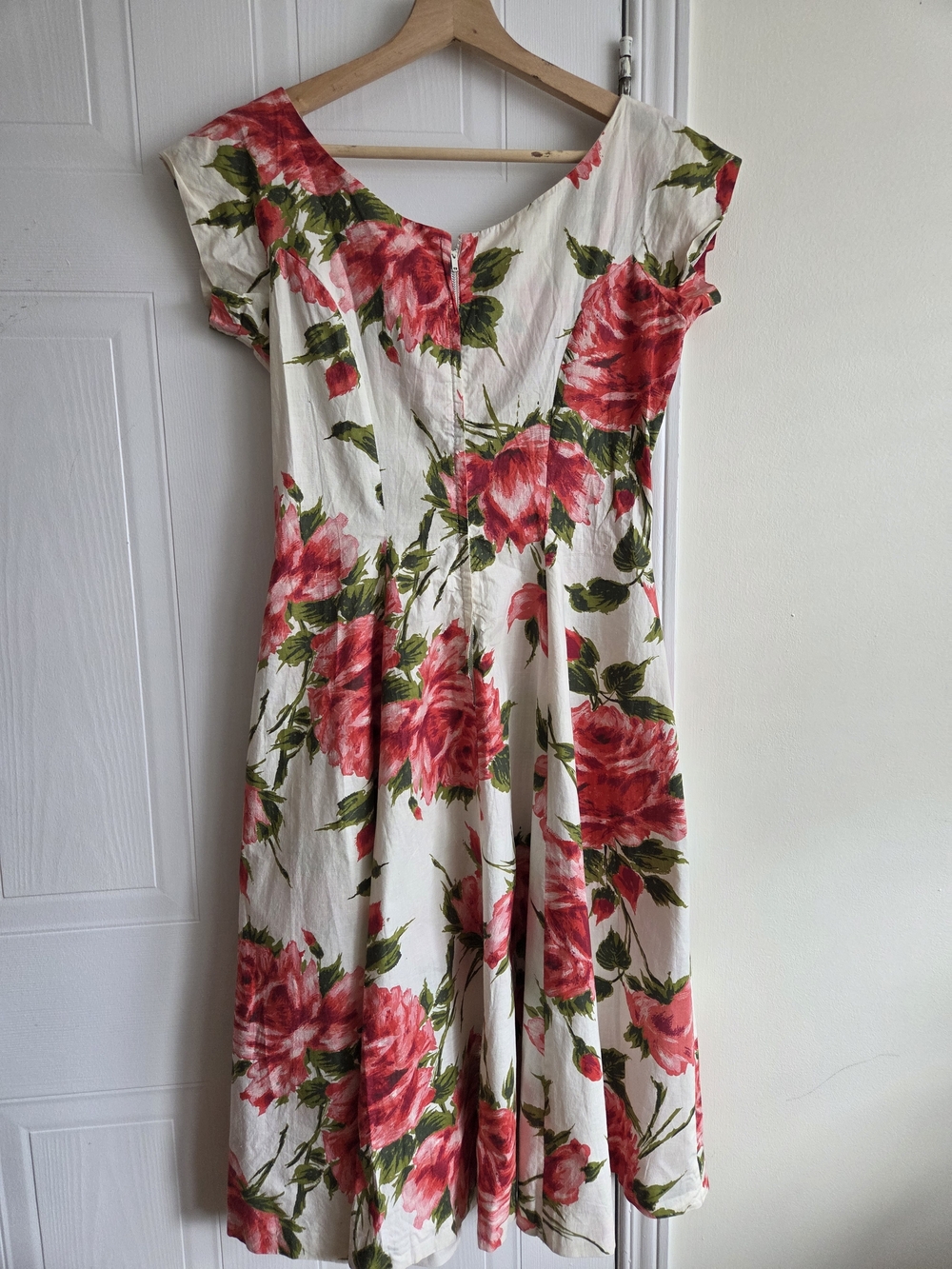 Beautiful Vintage 50s Rose Print Dress | Romantic Floral Cotton Medium - Picture 4 of 5